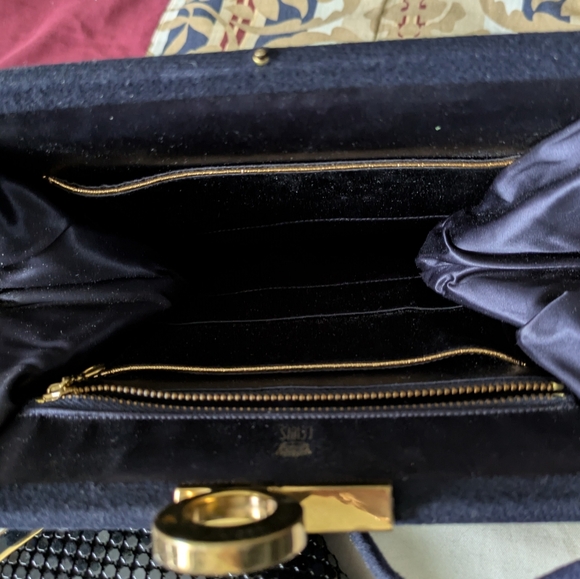 Chic Navy Shoulder Bag with Gold Accent - Picture 3 of 4